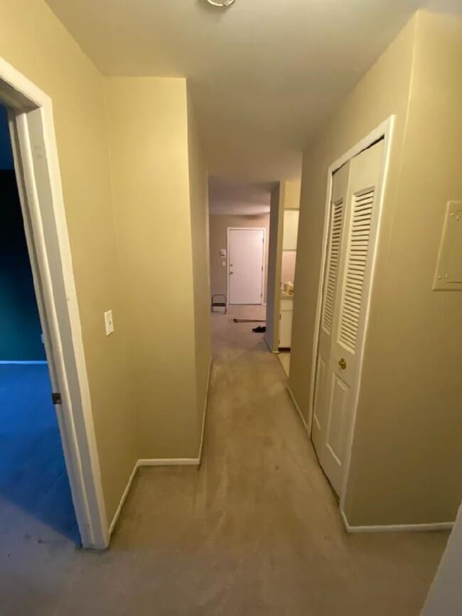 Building Photo - 13900 Camelot Dr
