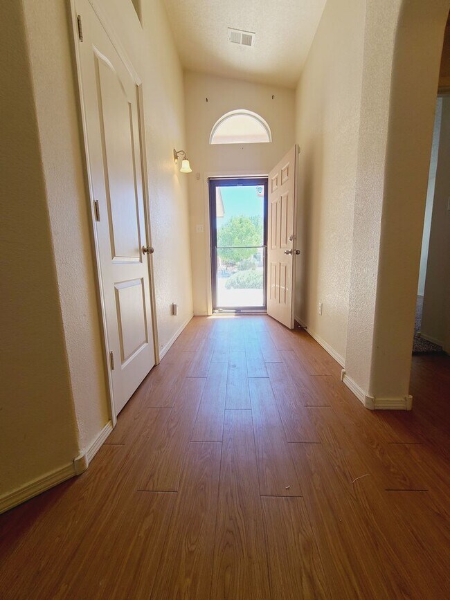 Foto del edificio - Cute 3 bed 2 bath home in Huning Ranch