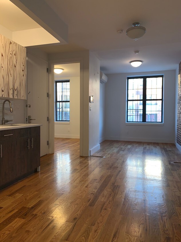 Foto principal - 2360 Pacific St