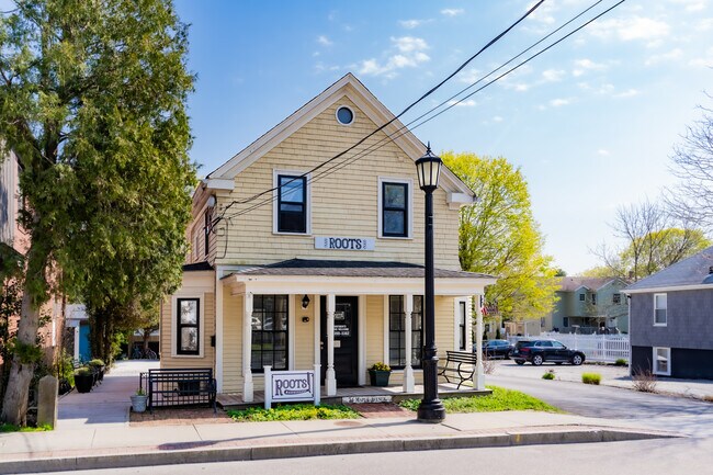 Foto del edificio - 74 Maple Ave