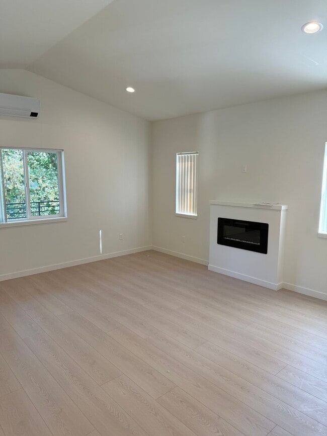 Building Photo - New Construction!