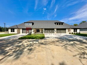 Building Photo - 2408 Henshaw Crk Dr