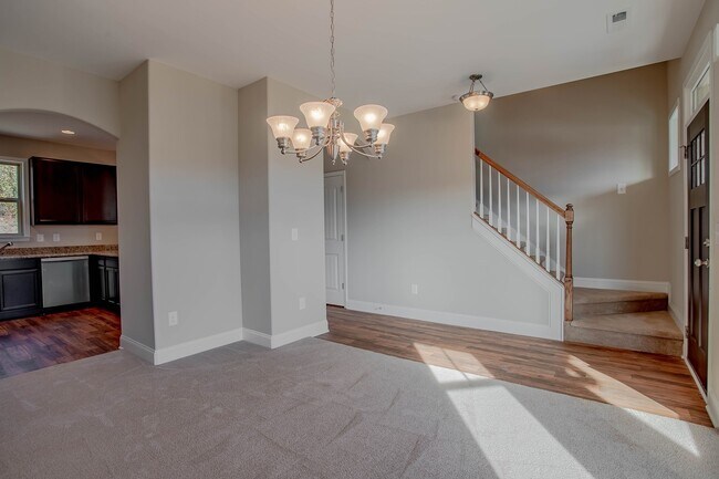 Building Photo - Beautiful 4 Bedroom 2.5 Bathroom Home in T...