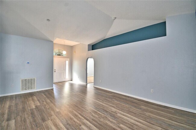Foto del edificio - 328 Thomasdale Ave
