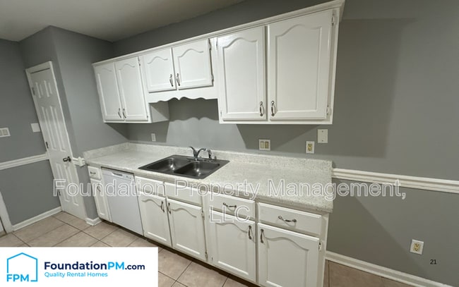Building Photo - 6913 Century Oaks Dr