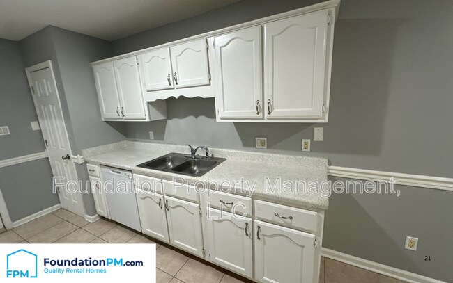 Foto del edificio - 6913 Century Oaks Dr
