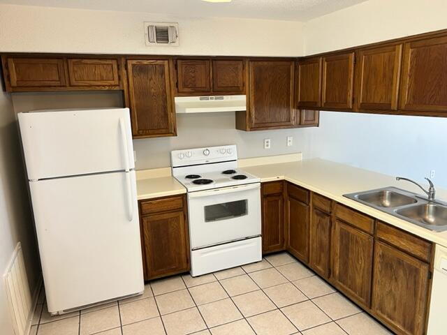 Building Photo - "Charming 2-Bed Townhouse in Fort Walton B...