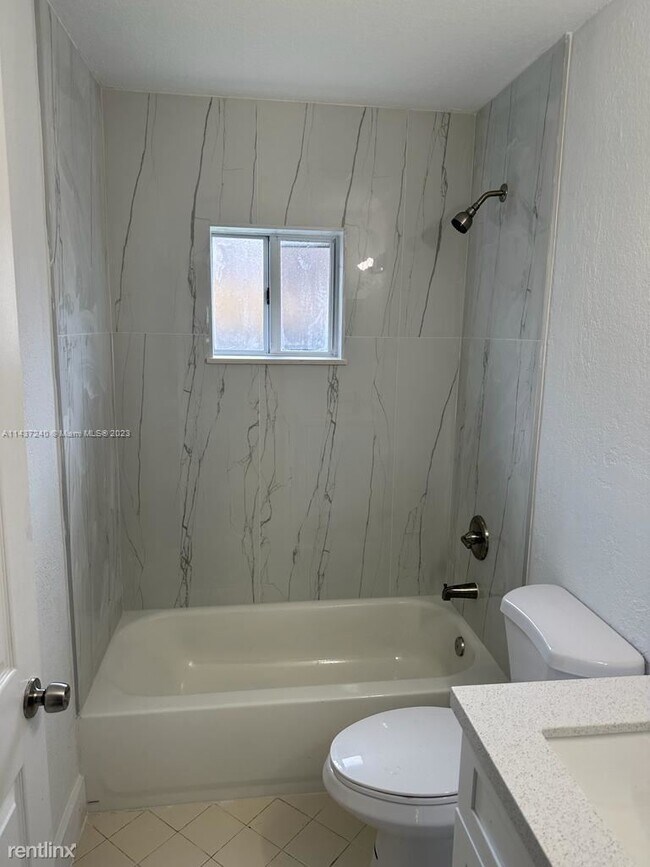 Building Photo - 3 br, 2 bath House - 940 SW 7th Plz
