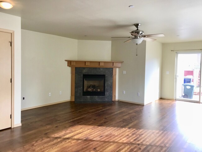 Building Photo - Beautiful 4BR in DuPont