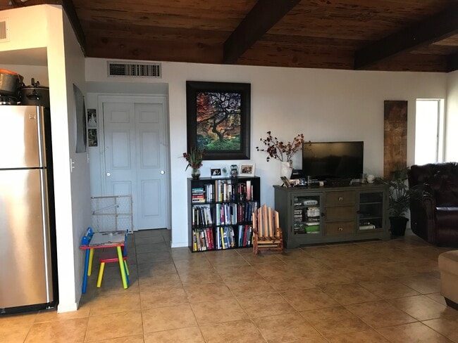 Building Photo - 1667 E Prince Rd