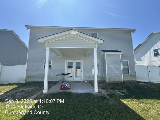 Building Photo - 1914 Bluffside Dr