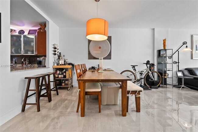 Foto del edificio - 100 Edgewater Dr