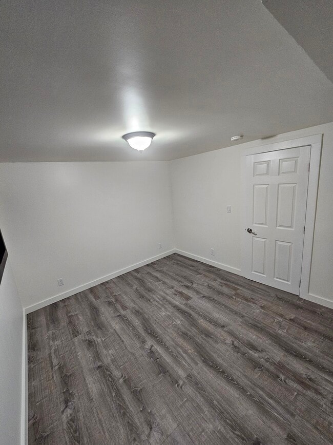 Building Photo - 9411 Castlewood St