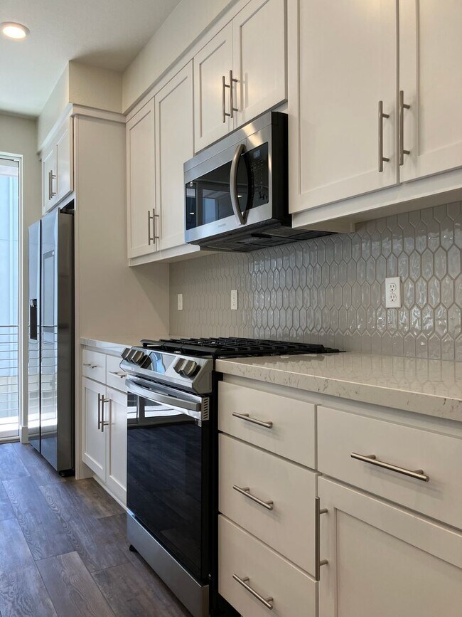 Building Photo - Newly Constructed Townhome With Modern Ame...