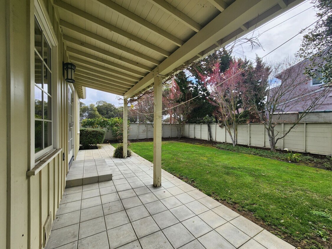 Foto principal - Amazing 1 bedroom with private backyard an...