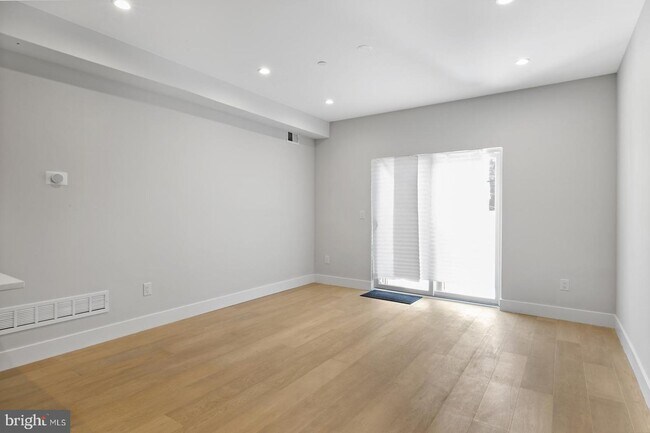 Foto del edificio - 2149 N Franklin St