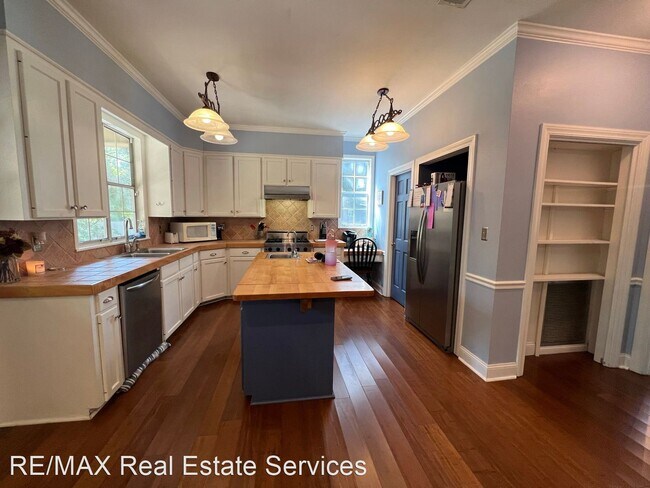 Building Photo - 4 br, 3 bath House - 6139 Dillingham Ave