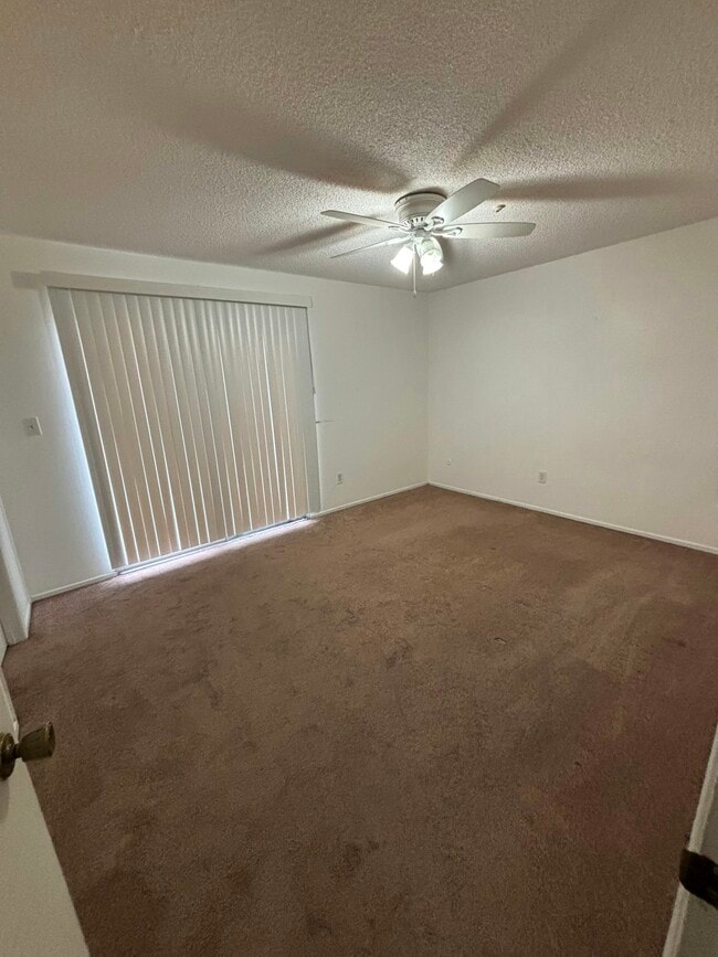 Building Photo - 56 Lark Center Dr