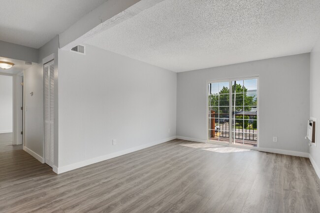 Foto del edificio - 16359 W 10th Ave