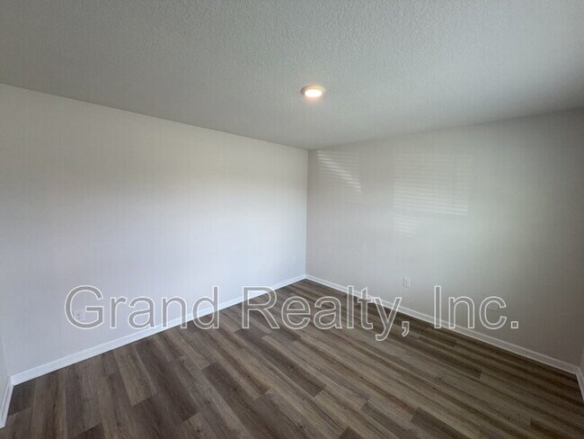Foto del edificio - 5431 Peach Dr