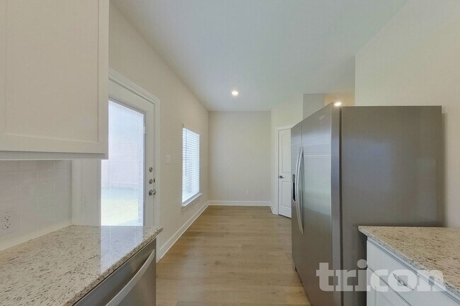 Foto del edificio - 1206 Dye Blvd