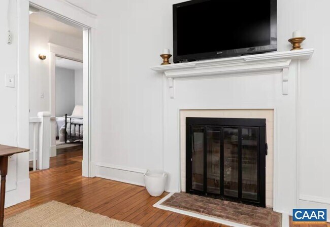 Foto del edificio - 243 Shamrock Rd