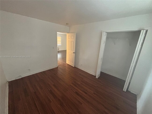 Foto del edificio - 300 SW 4th Ct