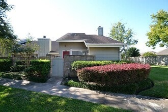 Building Photo - 13026 Wirevine Ln