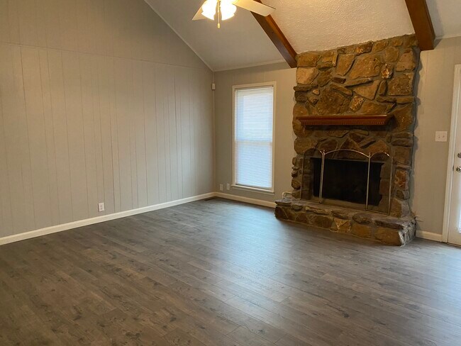 Building Photo - 77 Independence Ln