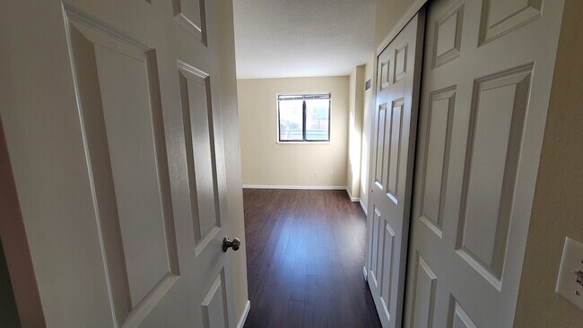 DSC08251 - 78 10th St E