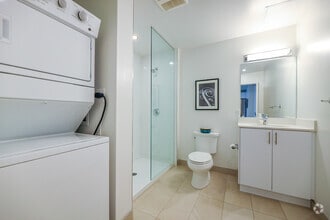 2BR, 2BA - Bathroom - 475 George Street North