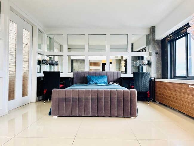 Foto del edificio - 11949 Union Tpke