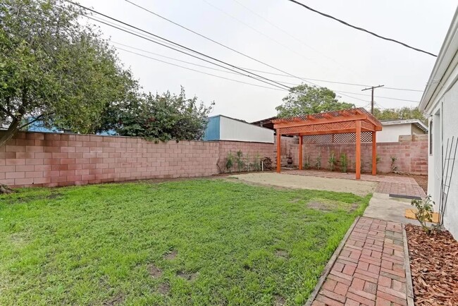 Foto del edificio - 8027 Winsford Ave