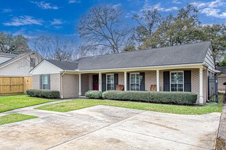 Building Photo - 2208 Chimney Rock Rd