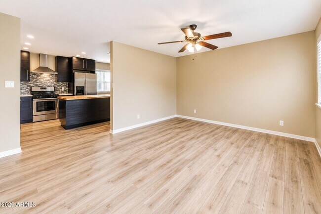 Foto del edificio - 1015 E Marigold Ln