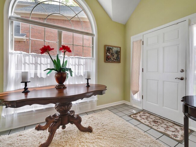 Building Photo - 4012 Dutchess Ct