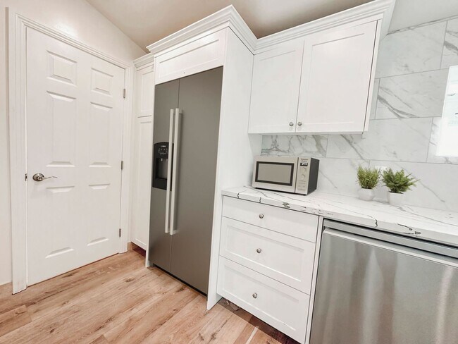 Foto del edificio - New & Modern 1 Bed / 1 Bath on Fire Mountain! 2 Miles to the Beach