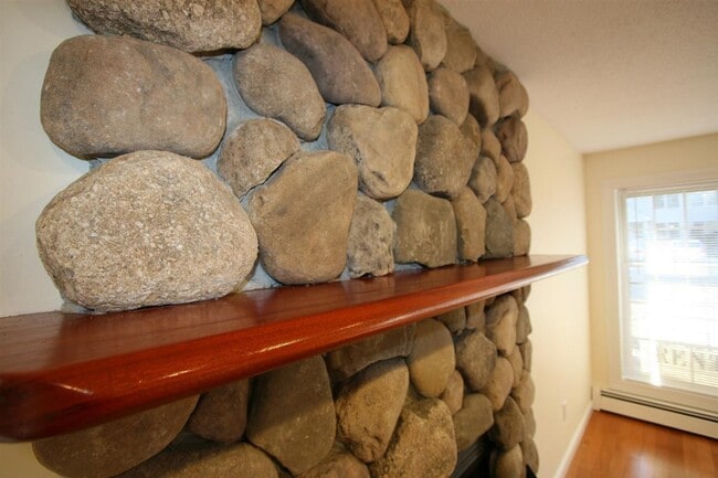 Building Photo - 65 Woodland Green