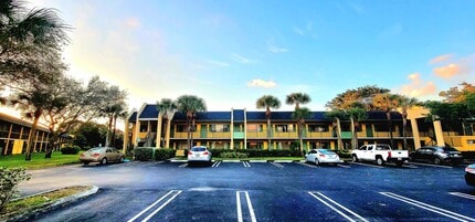 Building Photo - 1604 Meadows Cir W