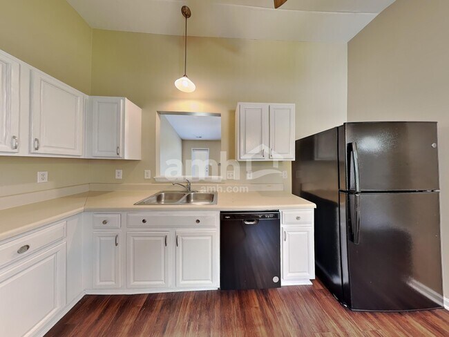 Foto del edificio - 224 N Fuquay Springs Ave