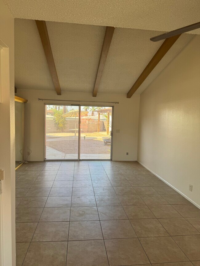 Foto del edificio - 74430 Driftwood Dr