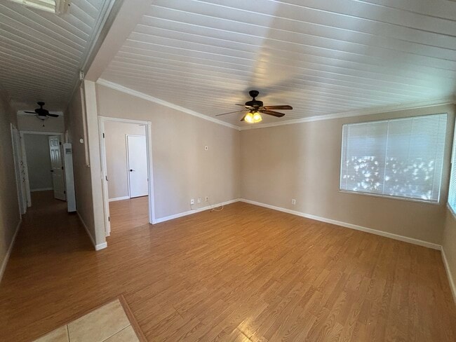 Building Photo - 2837 Hocking St