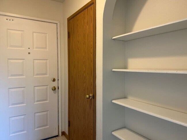 Foto del edificio - 2 Bedroom 2 bath home with water and mount...
