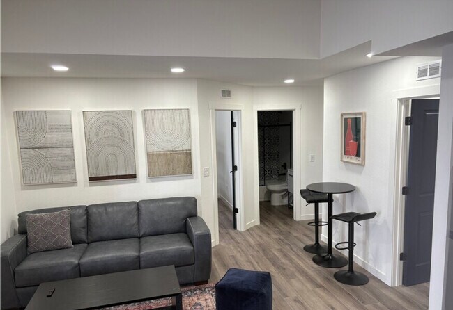 Foto del edificio - 18 Pine Dr