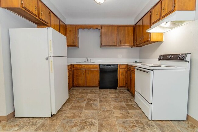 Building Photo - 2 Bedroom 1 Bath Apartment Home! New Washe...