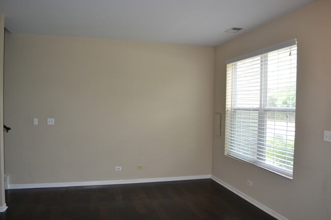 Building Photo - 242 Springbrook Trail S