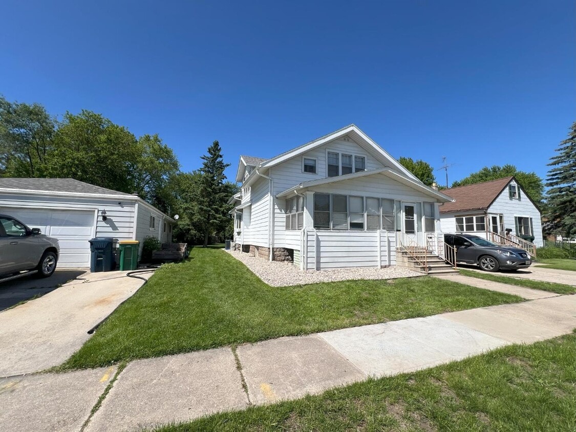 Primary Photo - 237 Ledgeview Ave