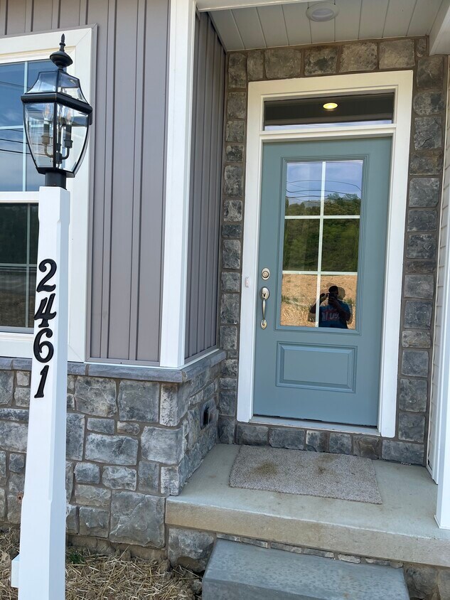 2461 Artesian Way, Neffsville, PA 17601 Townhome Rentals in