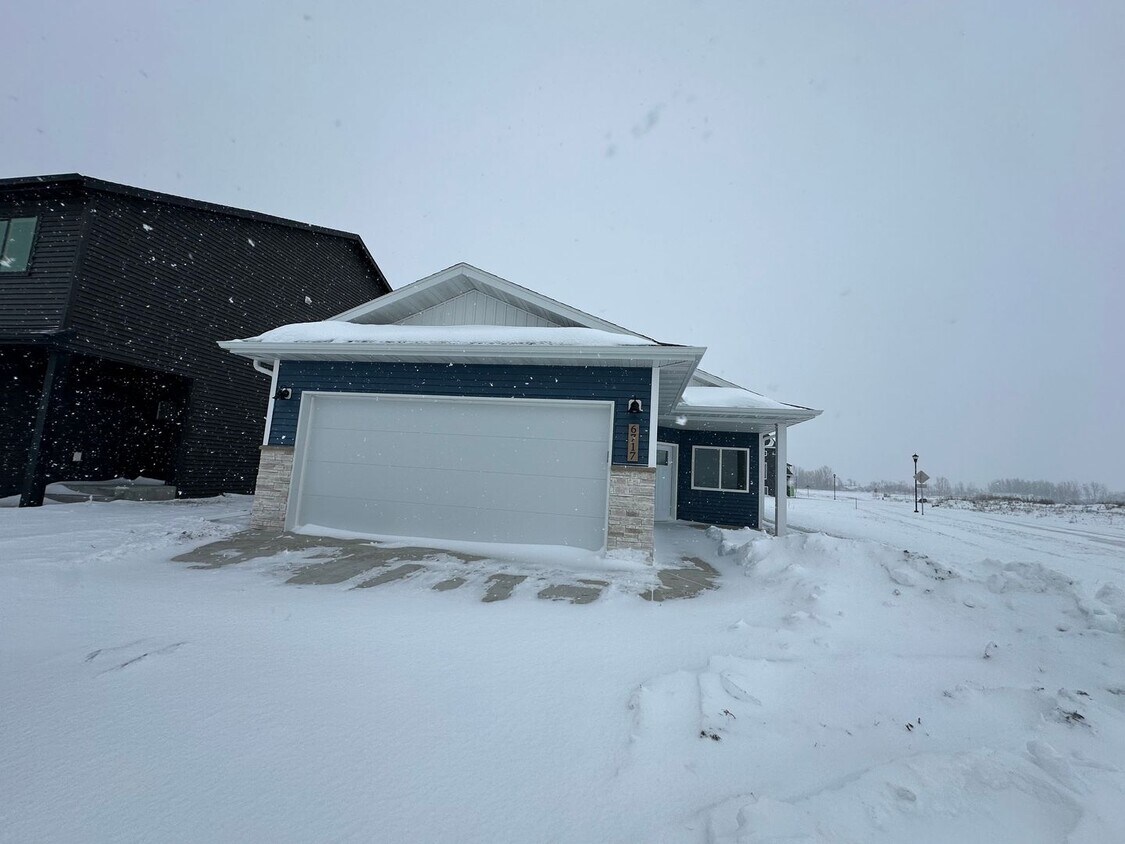 Foto principal - NEW CONSTRUCTION - 3 bdrm/2 bath Home - MOVE IN READY!