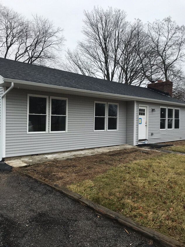 30 Emerald Ln S, Amityville, NY 11701 House for Rent in Amityville